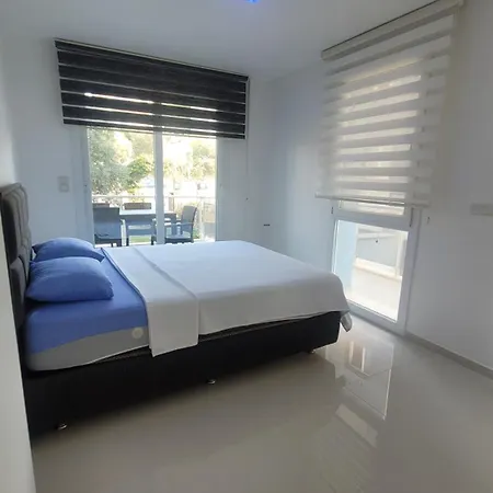 Semesterbostad Sea View House *